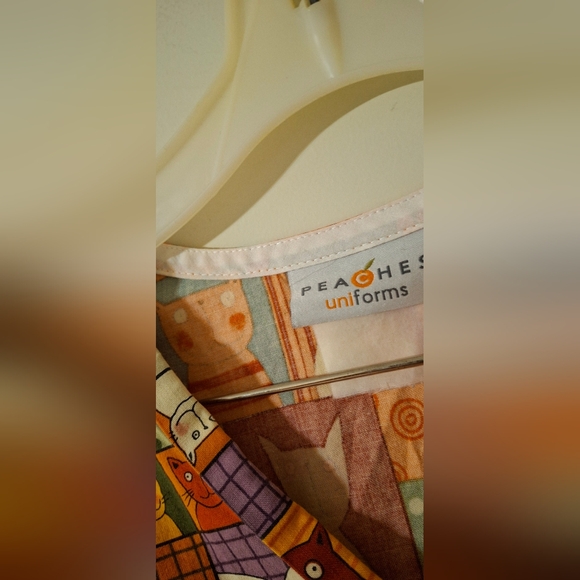 Cats Peaches uniforms size XL - Picture 3 of 3